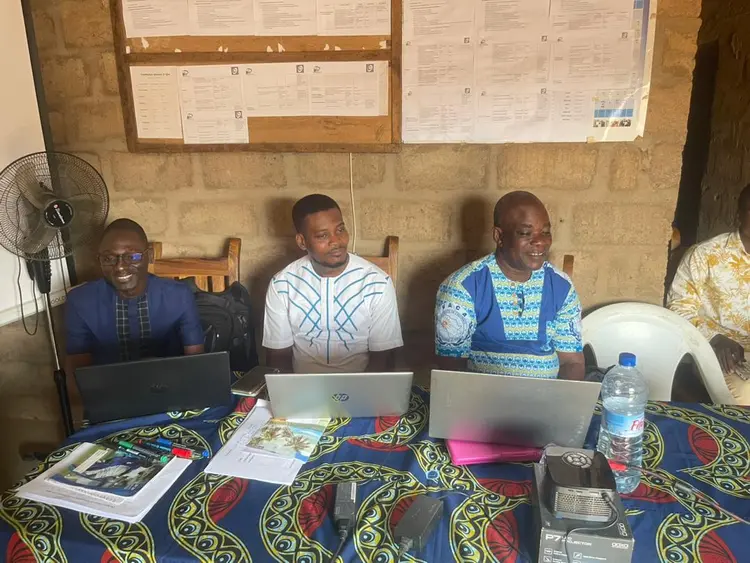 Docteur MENSAH et ses collaborateur pour l'orthogarphe Cʊmbʊlʊŋ